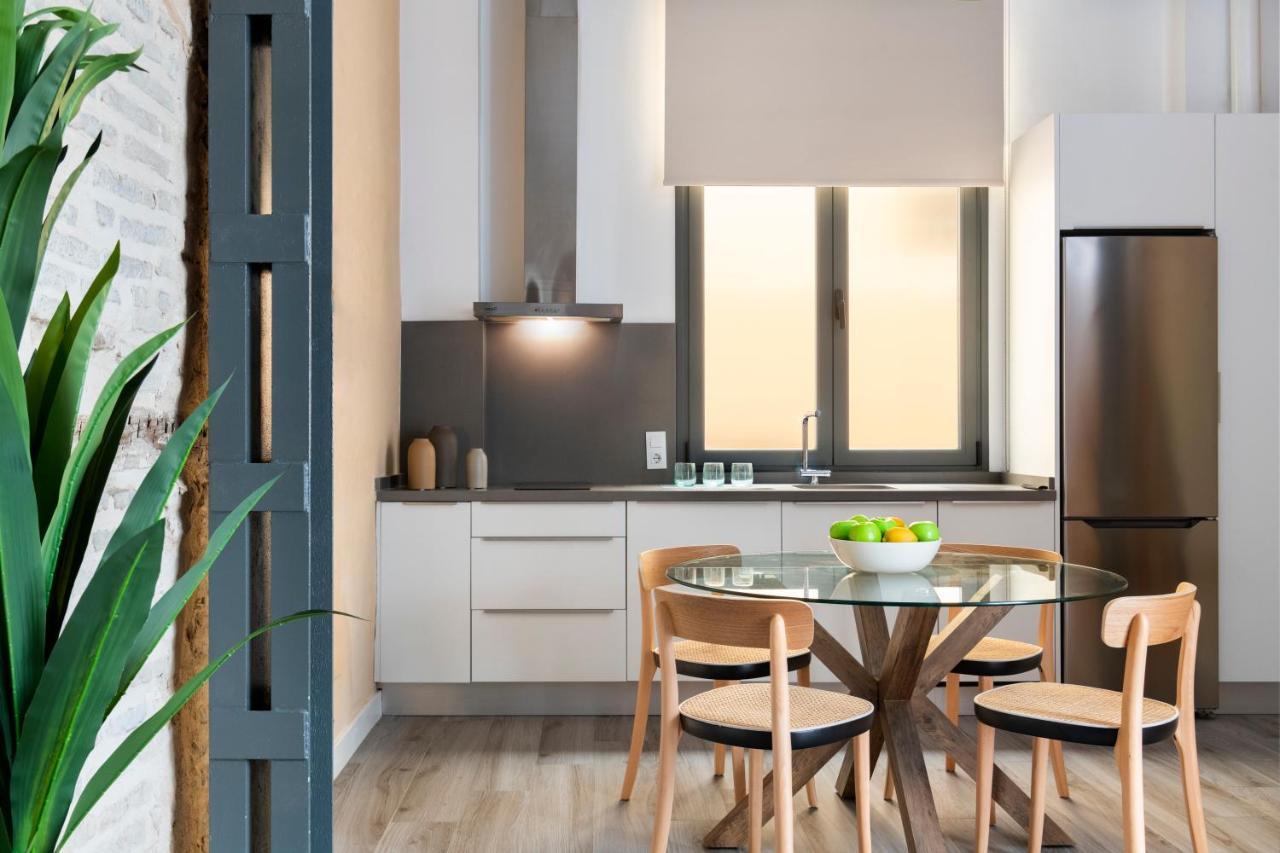 Suites Maestranza - Herreria By Magno Apartments Севилья Экстерьер фото