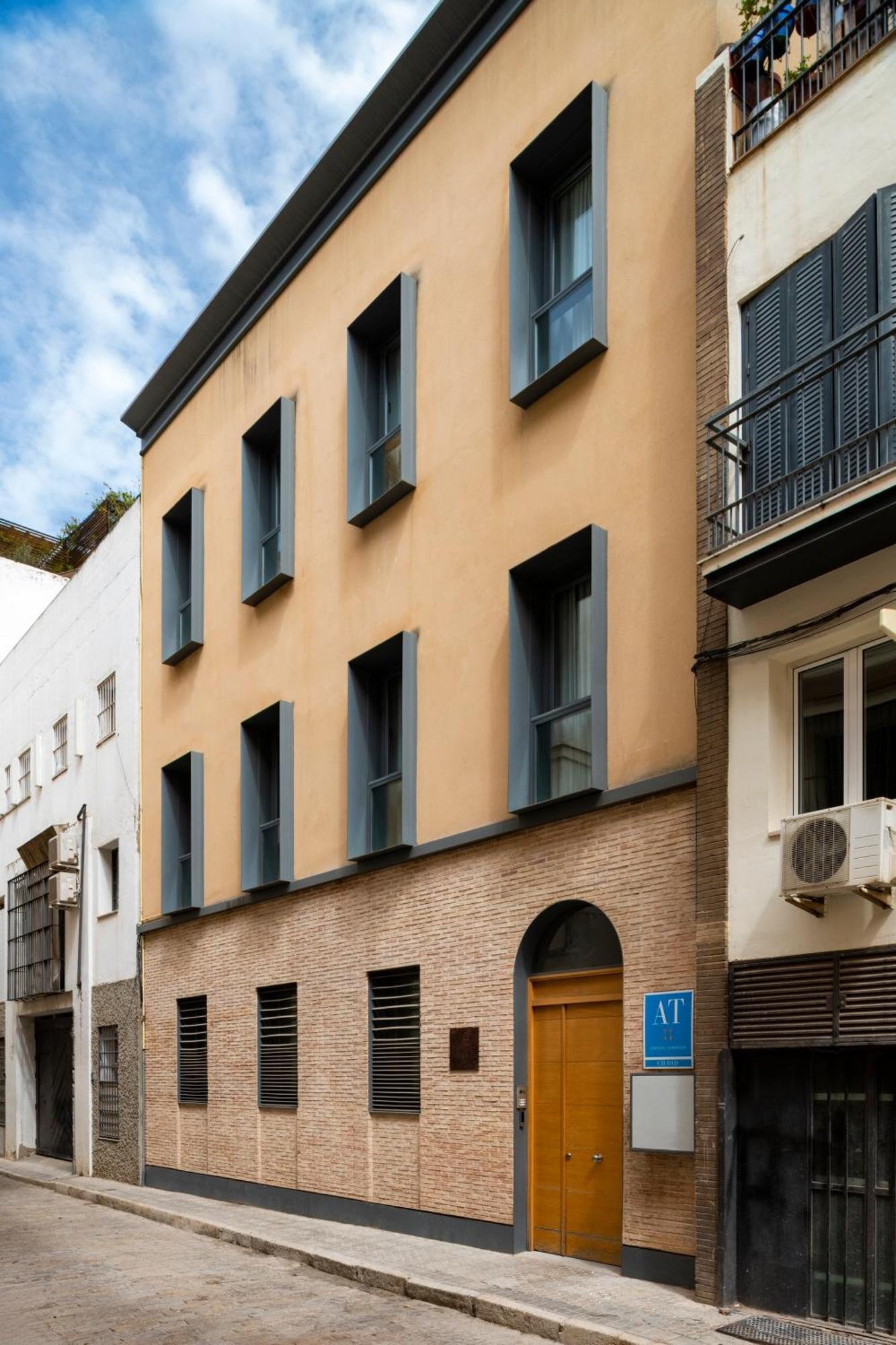 Suites Maestranza - Herreria By Magno Apartments Севилья Экстерьер фото